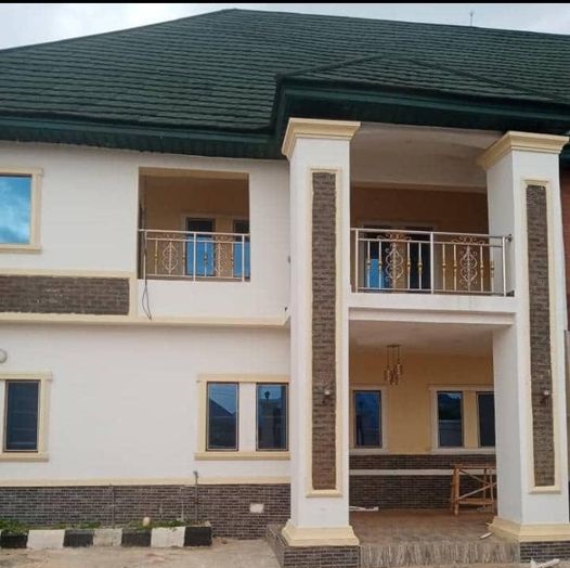 House: 6 Bedroom Duplex for Sale
